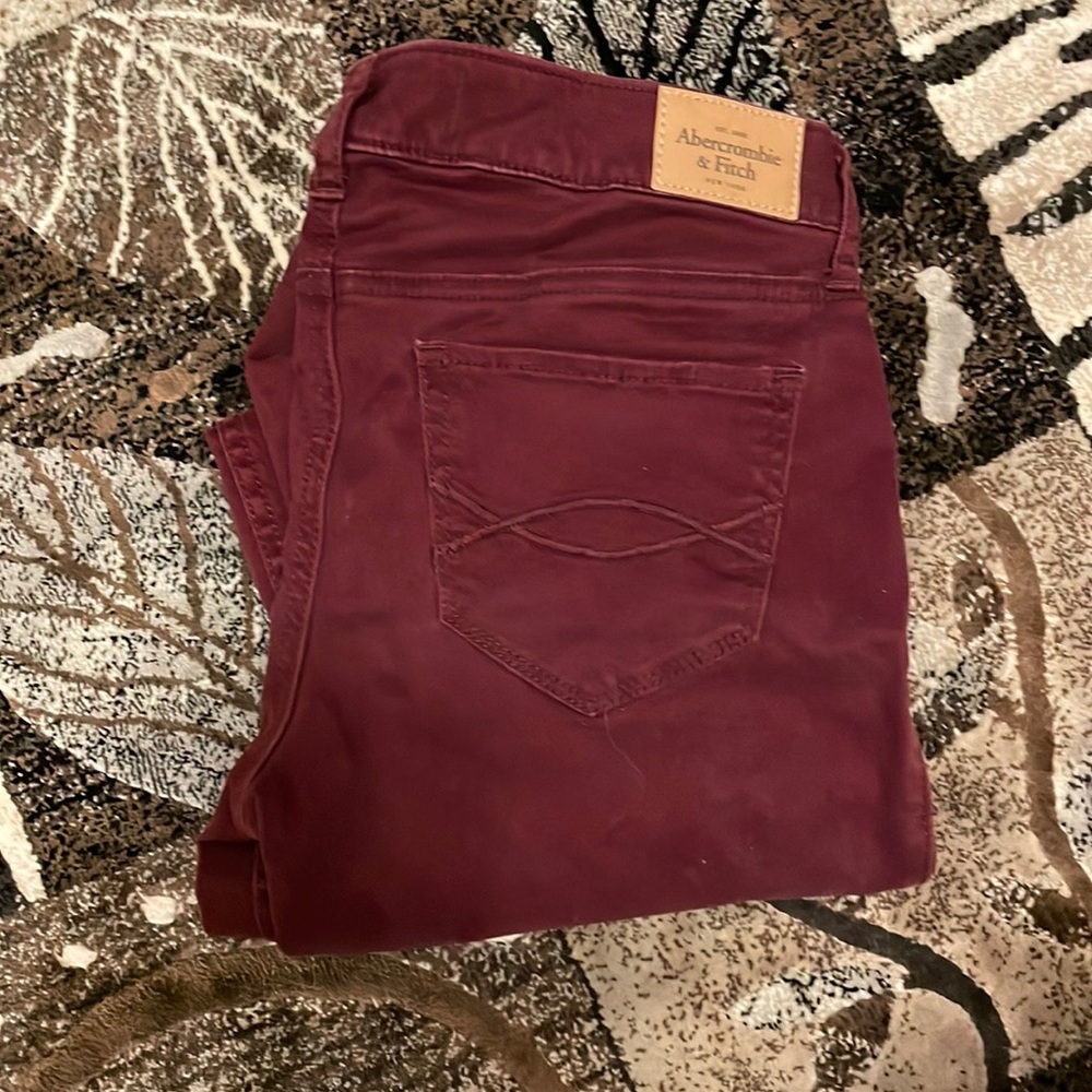 NWOT burgundy Abercrombie pant